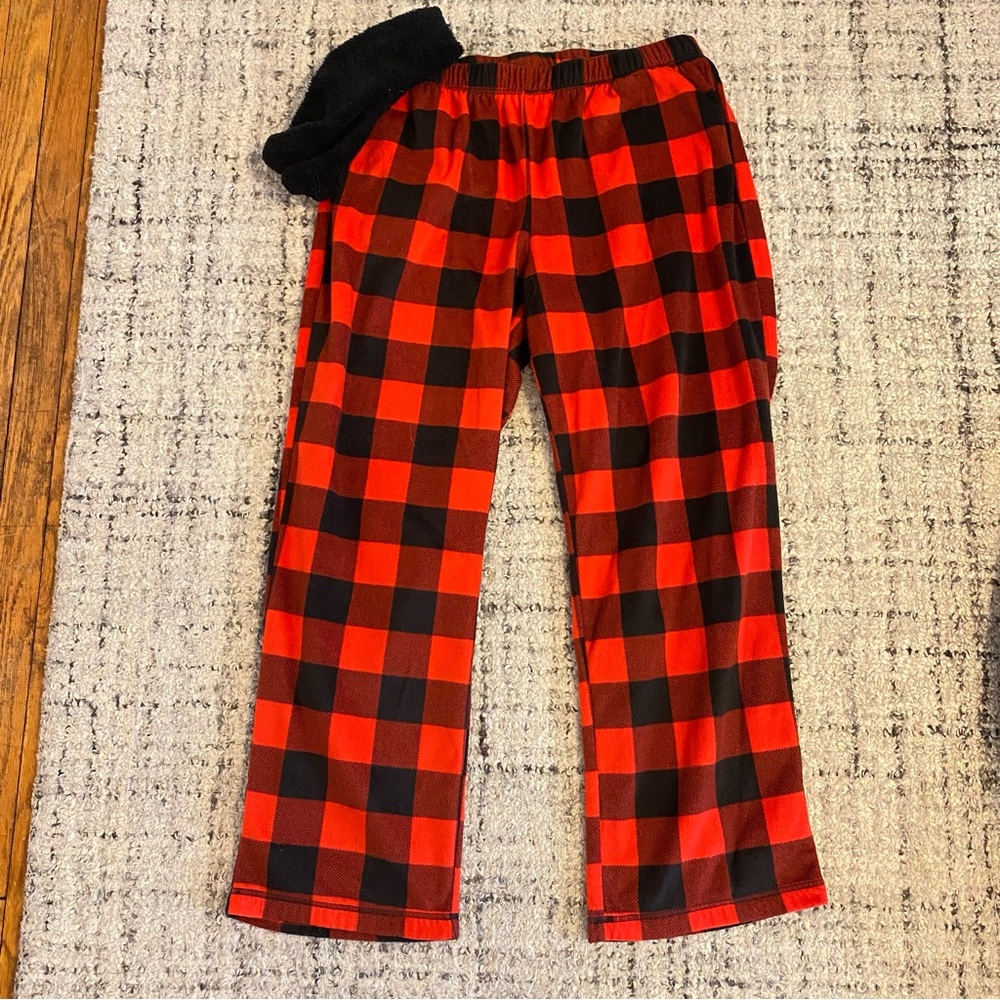•Plaid fleece sleep pants and fleece socks bundle• Size XL